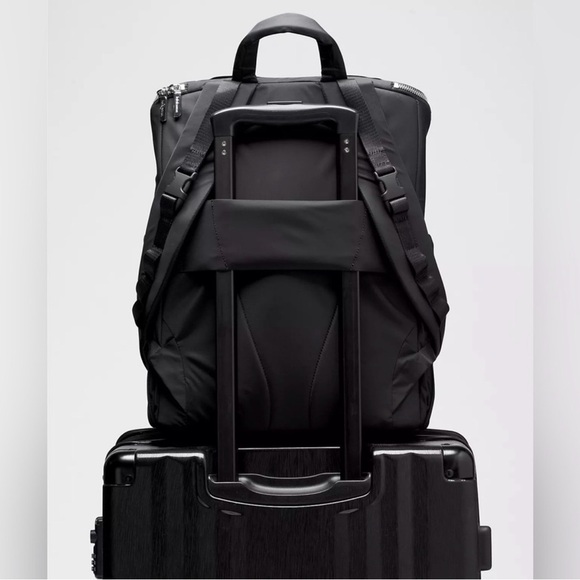 Lululemon New Parent Backpack - sheer oak/black hardware - Picture 6 of 7